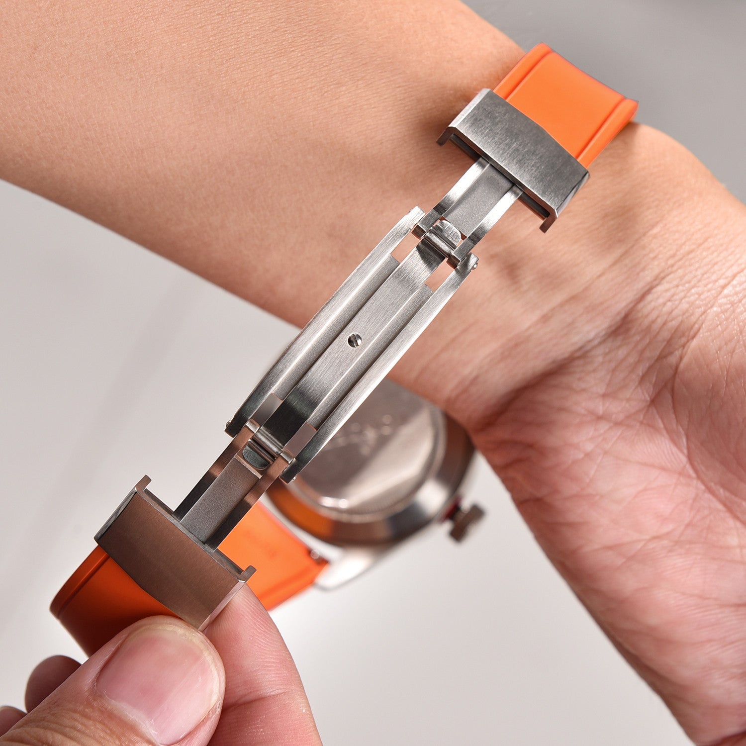 KronoKeeper curved adjustable Rubber Strap with deployant clasp - Green