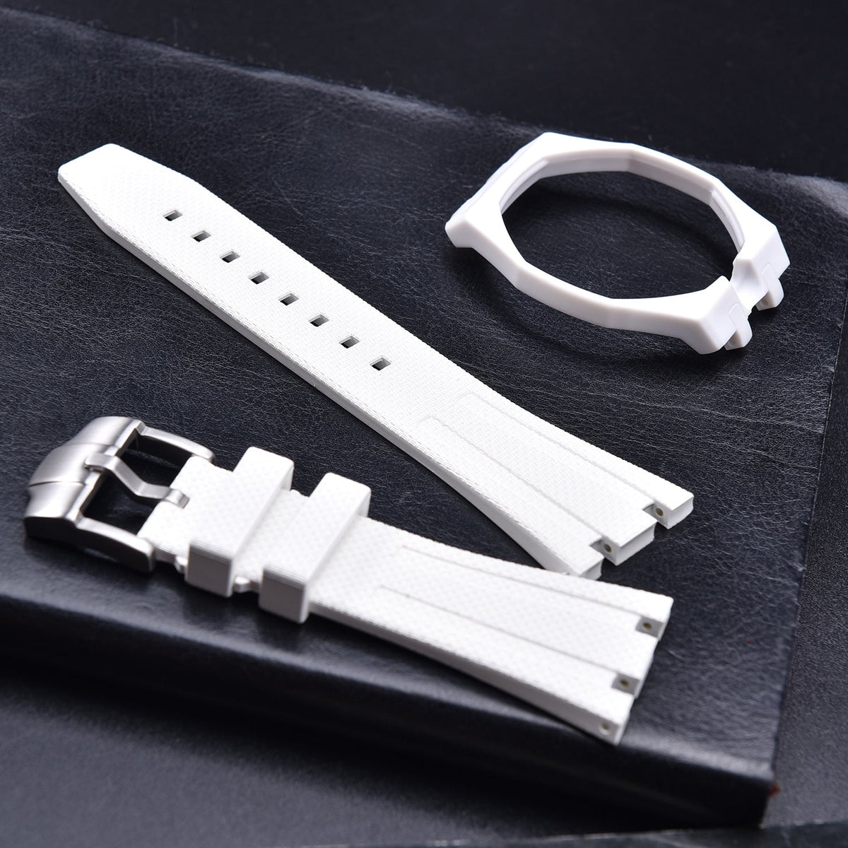 Rubber strap and case for AP x Swatch White KronoKeeper – white strap and case on black